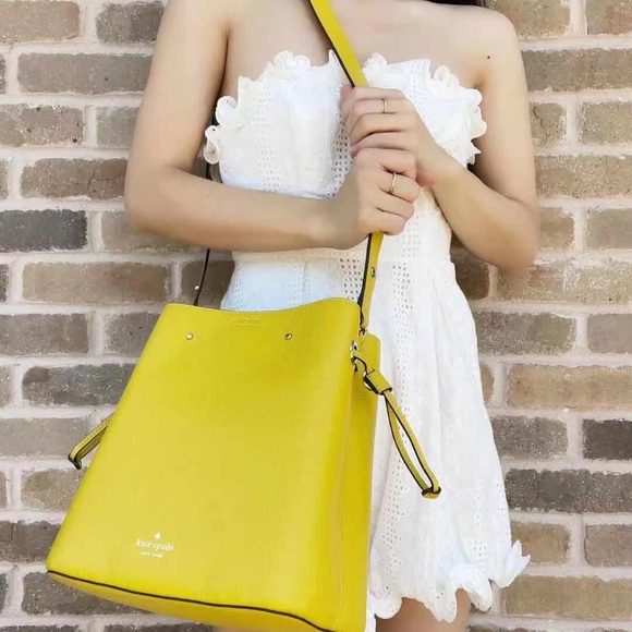 Kate Spade ♠️ Large Bucket Bag/Crossbody - Picture 2 of 3